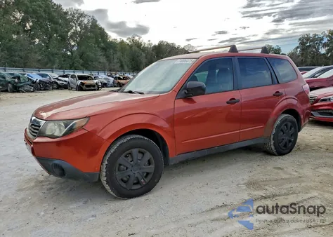 2010 Subaru Forester 2.5X z USA, uszkodzony, nr VIN JF2SH6ACXAG742106